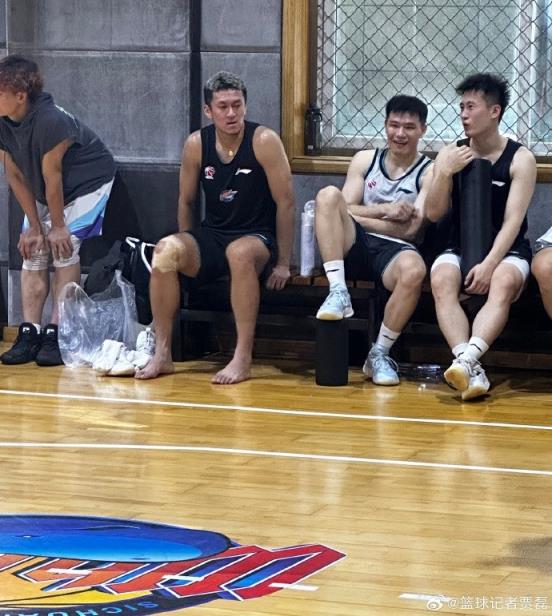 在杨政在今日体测中折返跑项目未通过 第三组没跑完选择了放弃