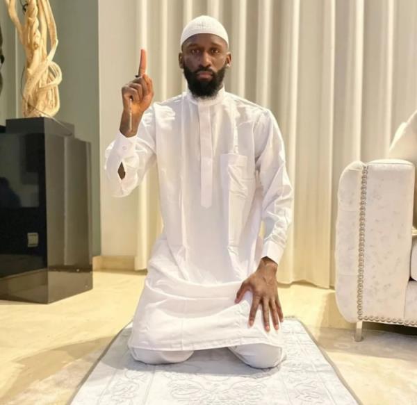 在图片报：吕迪格曾因宗教手势争议觉得不公平，考虑是否退出国家队