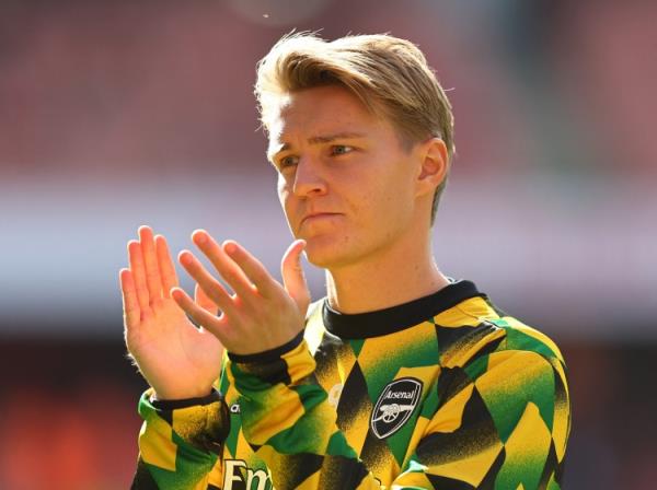 在挪威队医：厄德高已飞回伦敦，周二晚间就会接受核磁共振检查